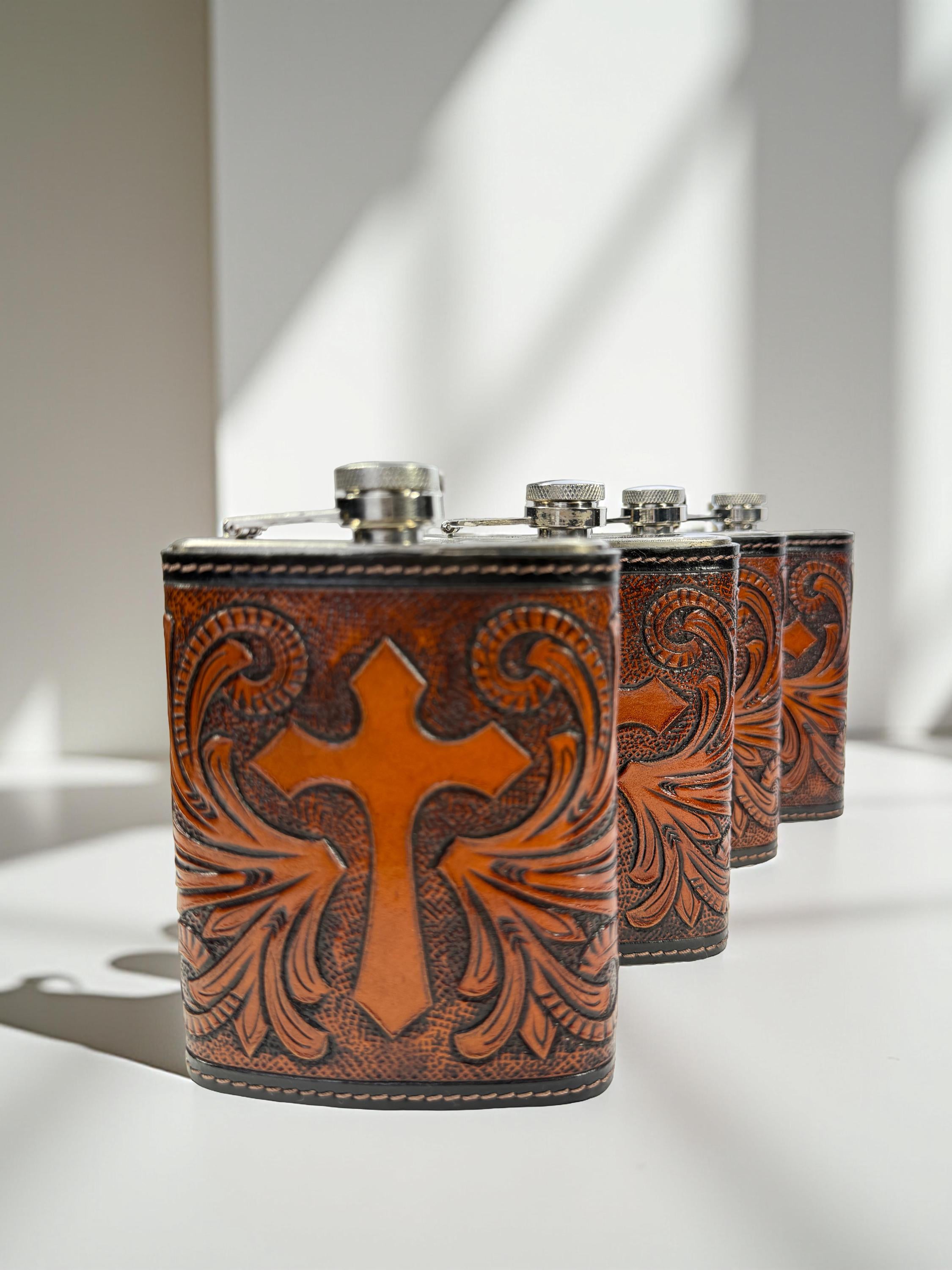 Leather Flask Gift for Father Dad Husband, Groomsmen Best Man Gifts, Western Leather Whiskey Flask For him, Carved Tooled Hunting Gift Flask