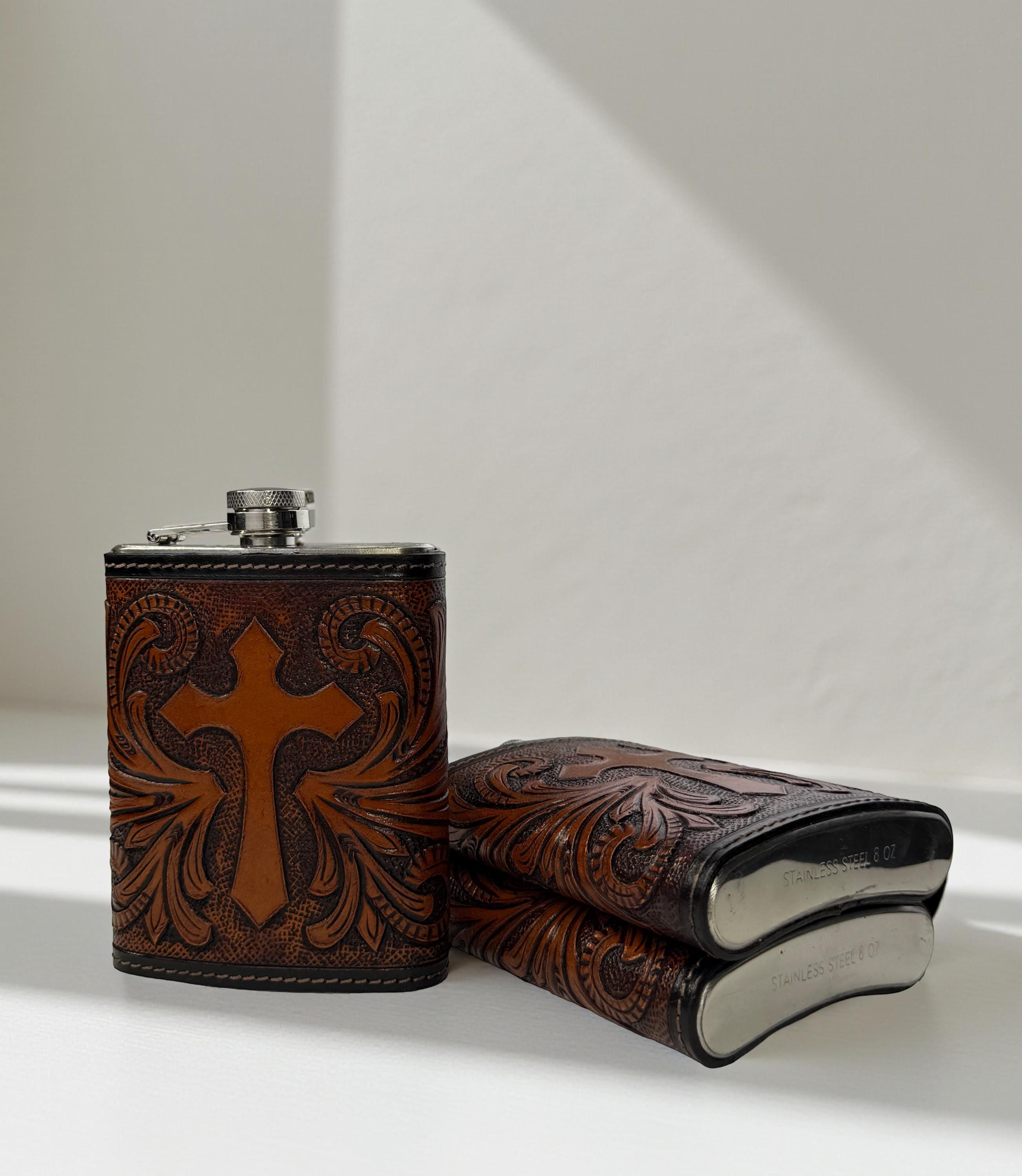 Leather Flask Gift for Father Dad Husband, Groomsmen Best Man Gifts, Western Leather Whiskey Flask For him, Carved Tooled Hunting Gift Flask