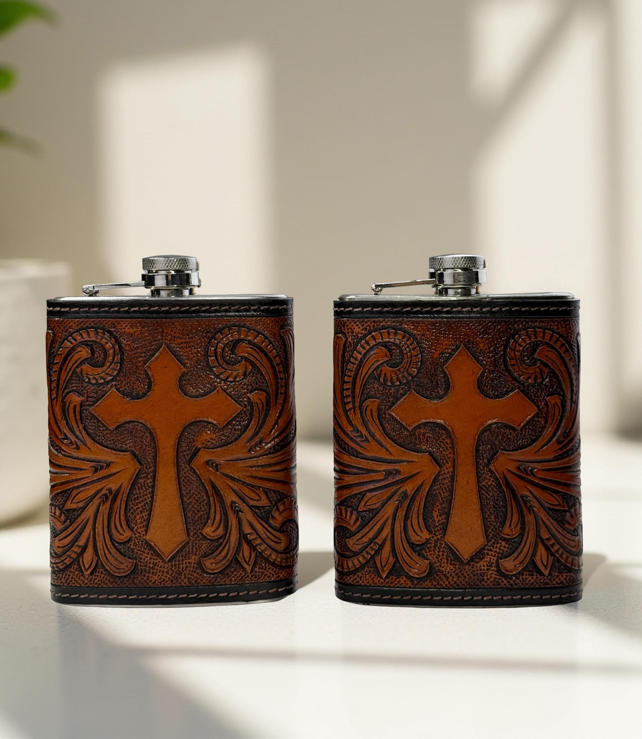 Leather Flask Gift for Father Dad Husband, Groomsmen Best Man Gifts, Western Leather Whiskey Flask For him, Carved Tooled Hunting Gift Flask